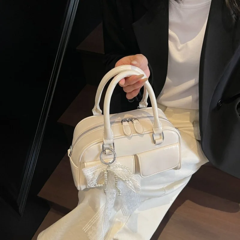 

High-End Vintage Casual Tote Handbag For Business And Leisure Featuring Fashionable Leather Design