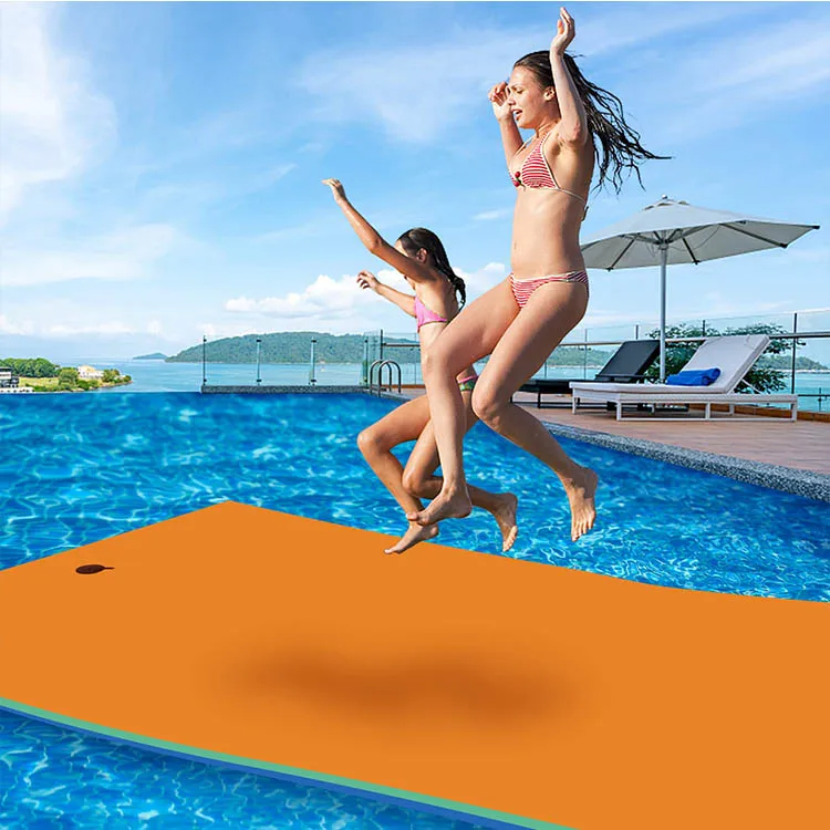 Wholesale tear-resistant foldable carpet oasis swim lake pool bed pad xpe foam water floating mat