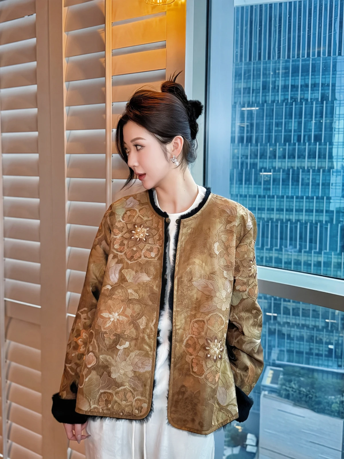 

Double-Sided Wear Embroidered Rabbit Fur Leather Inteated Luxury Coat Chinese Sle Faion Outerwear for Women