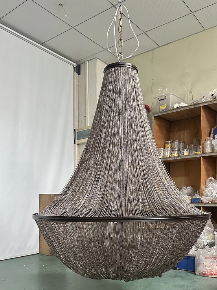 Lampadario scuro con acqua corrente