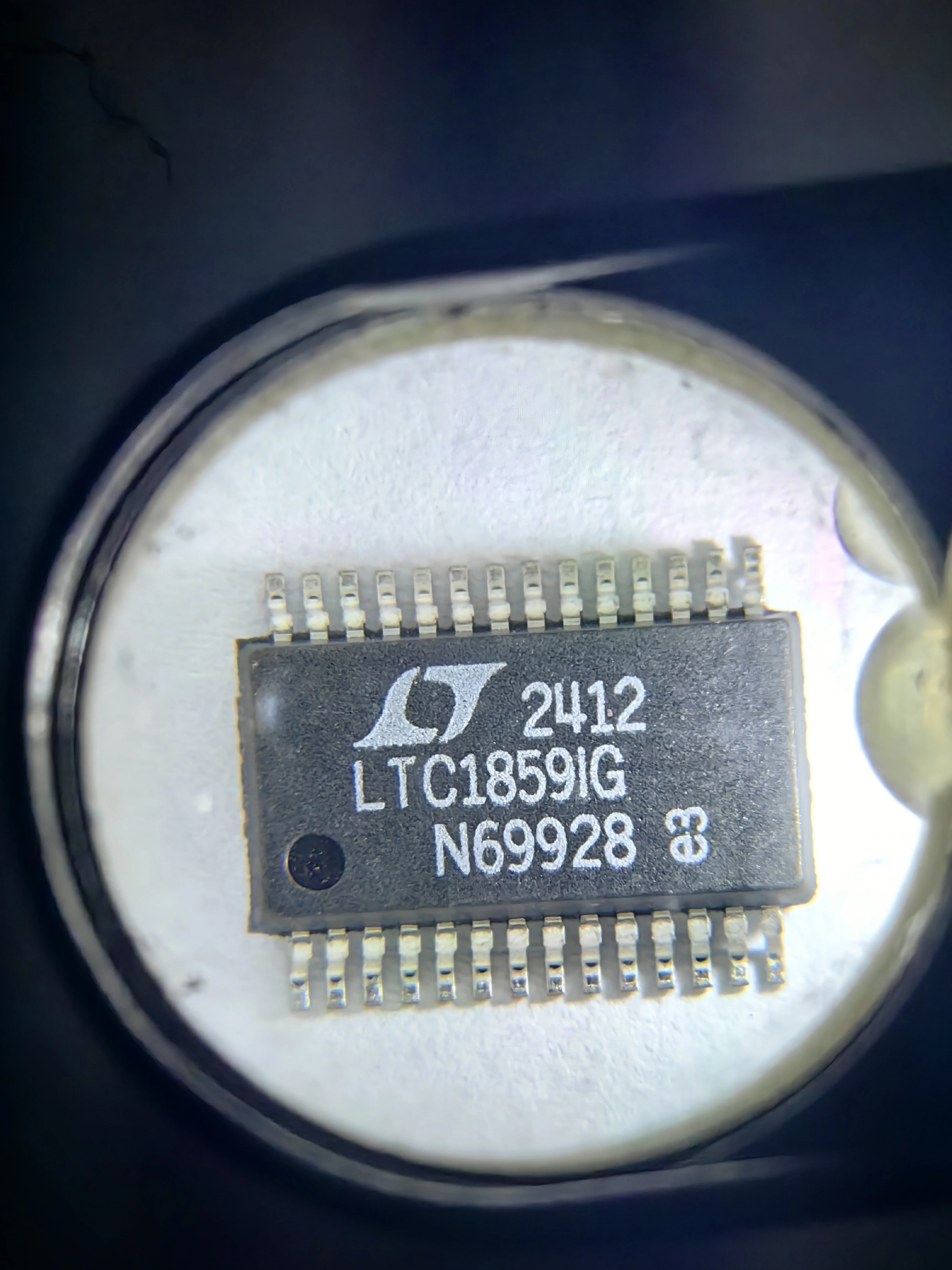 LTC1859CG LTC1859IG LTC1859 — 8-канальные, 14-разрядные, 100ksps SoftSpan АЦП преобразователи с отключением