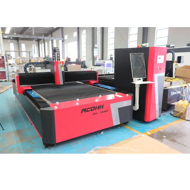 AccTek 3015 Faserlaser-Blech- und Rohrschneidemaschine 2000 W Raycus Laser Power