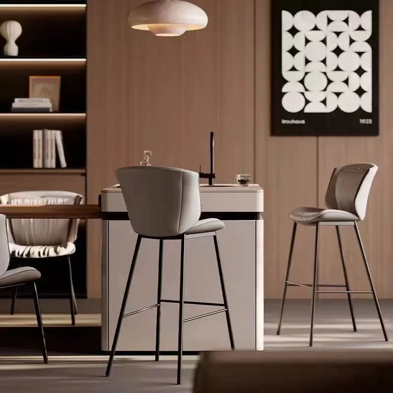 イタリアのシンプルで豪華なバースツール - ホームバー、商業ラウンジ、レセプションエリア用のモダンな背の高いバースツール バースツール