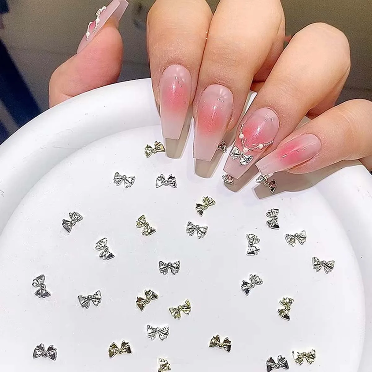 100pcs/lot Gold/Silver 3D Hollow Bow Tie Shape Shiny Nail DIY Decorations Metal Nail Art DIY Decorations Accessories
