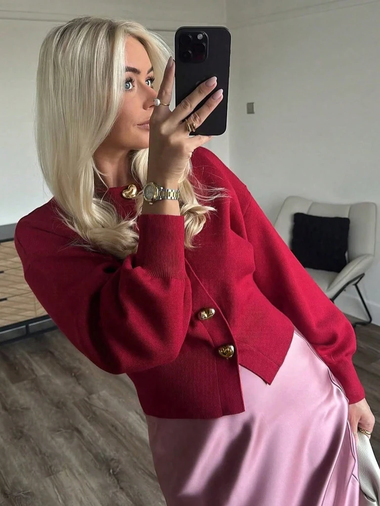 

Autumn/Winter New Arrivals Luxury Fashion Design Heart-Shaped Metal Buckle Cardigan Elegant and Versatile Knitwear Top for Women