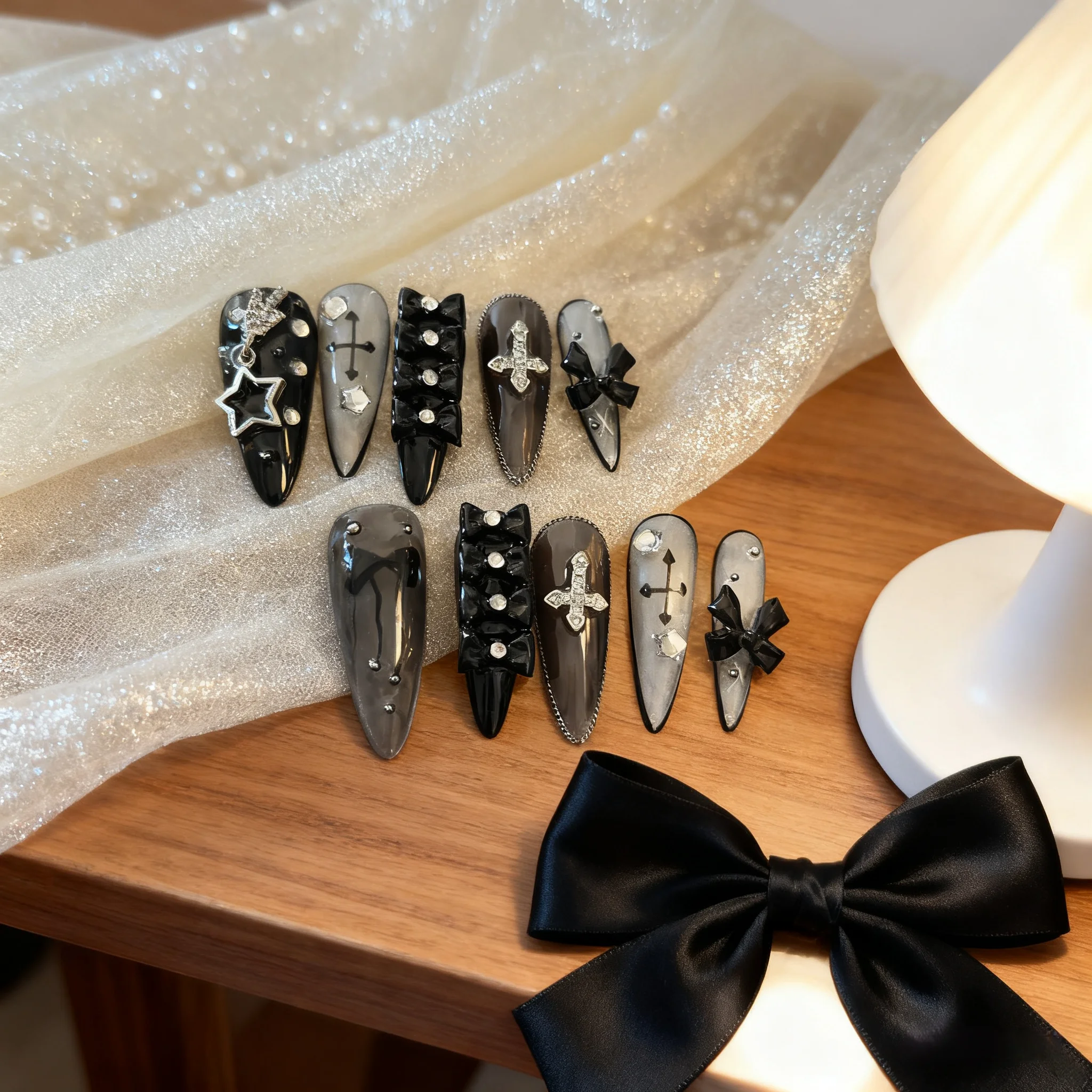 

Y2K Long Stiletto Press On Nails Handmade Black 3D Bow Gothic Style Fake Nails Shiny Diamonds Detachable Finished False Nails