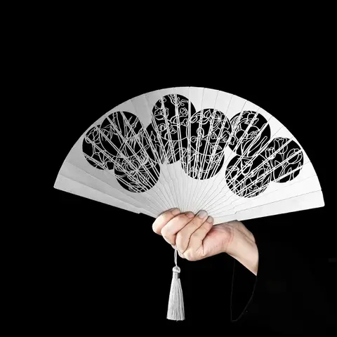 Nuovo ventilatore in ferro stile antico in acciaio inossidabile in stile cinese scavato Ventilatore pieghevole portatile in metallo per autodifesa in acciaio inossidabile