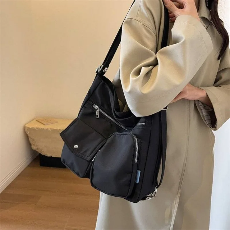 

Korean Version of Large Capacity Lazy Wind Thick Canvas Crossbody Bag Female New Commuter Bag Backpack in Autumn and Winter