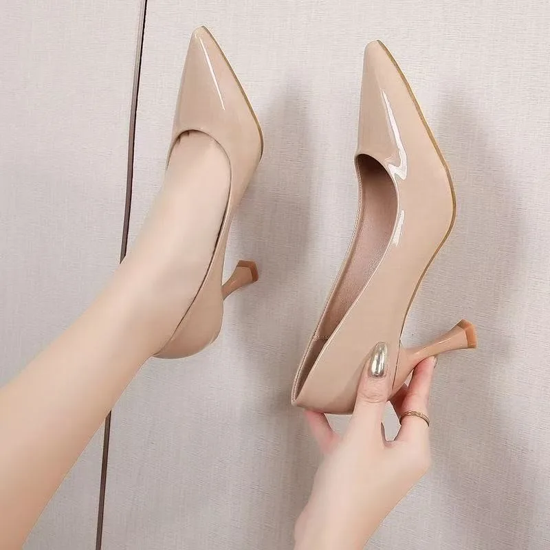 

Ladies Leather Shoes in Spring and Autumn Are Fashionable, Casual and Comfortable, with Pointed High Heels and Solid High Heels.