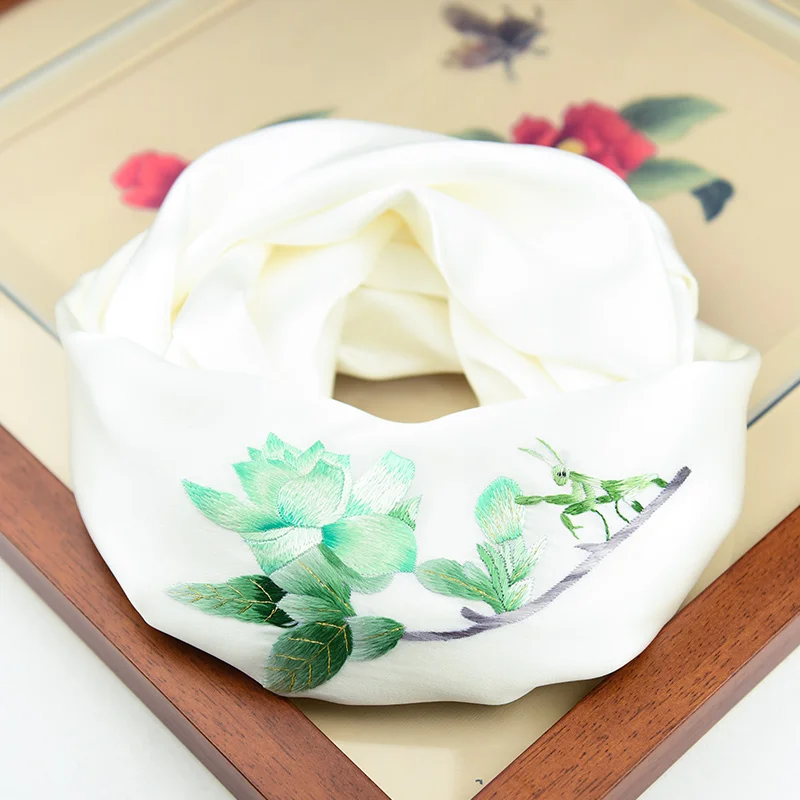 Xiuzhuang self sells holiday gifts to customers as souvenirs, Suzhou embroidery pure handmade silk embroidered scarf gift box