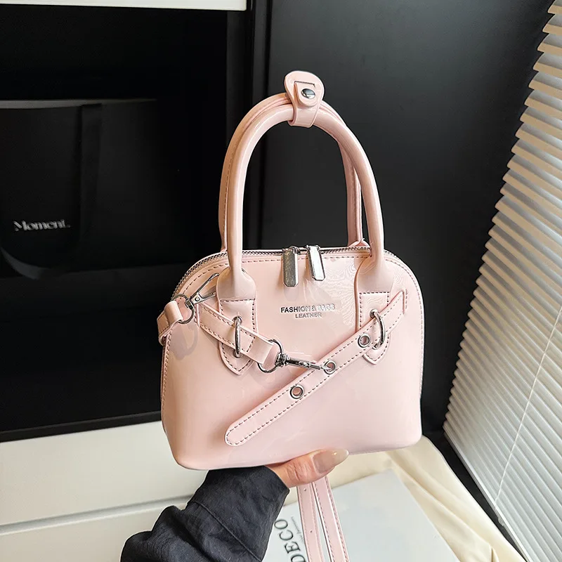 

2025 Summer Trendy Shell Shoulder Bag for Women Elegant Crossbody Purse Fashionable Small Handbag Luxury Minimalist Tote