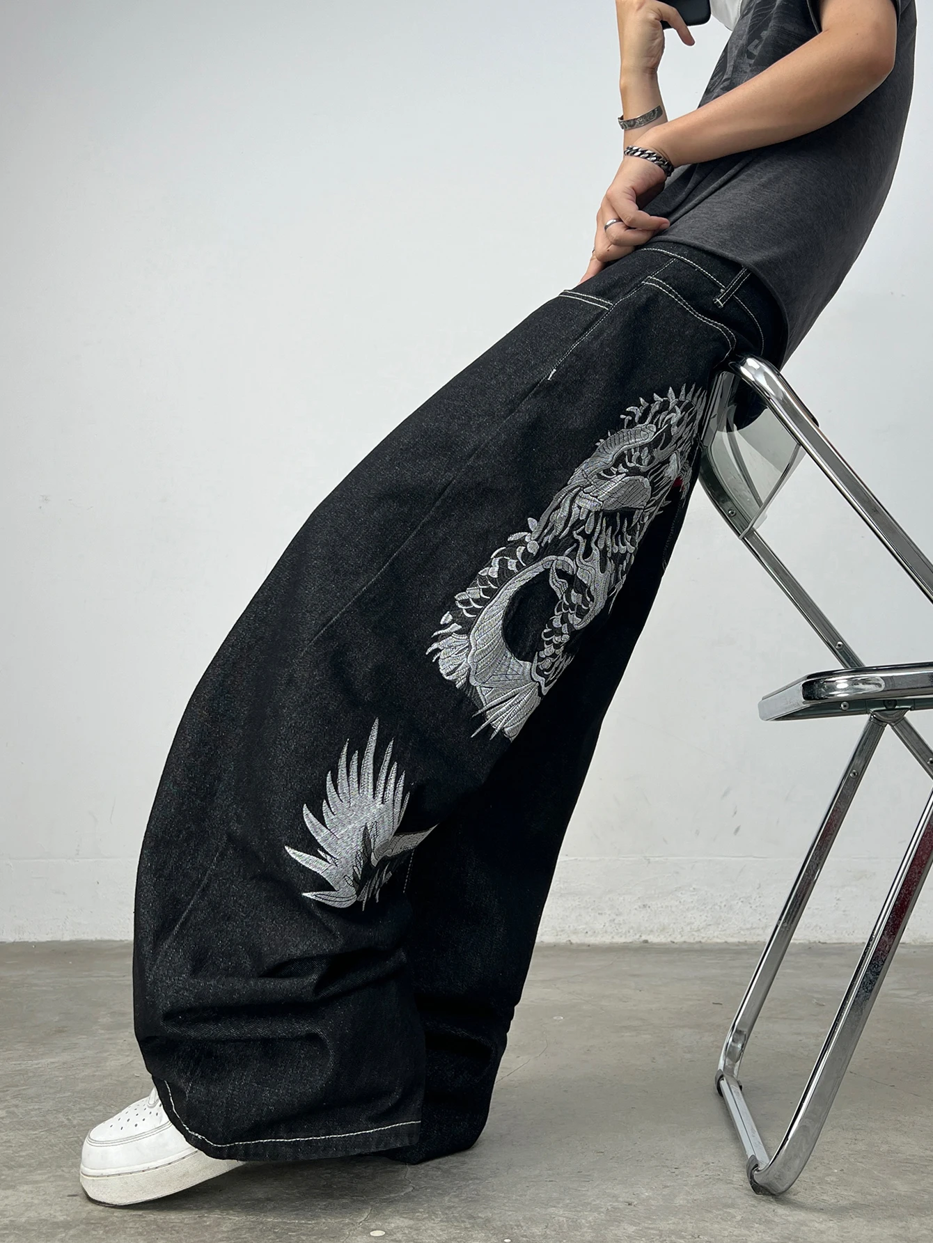 Retro High-Quality Dragon Pattern Embroidered Washed Black Baggy Jeans Men Y2K Street Hip-Hop Fashion Versatile Wide-Leg Pants