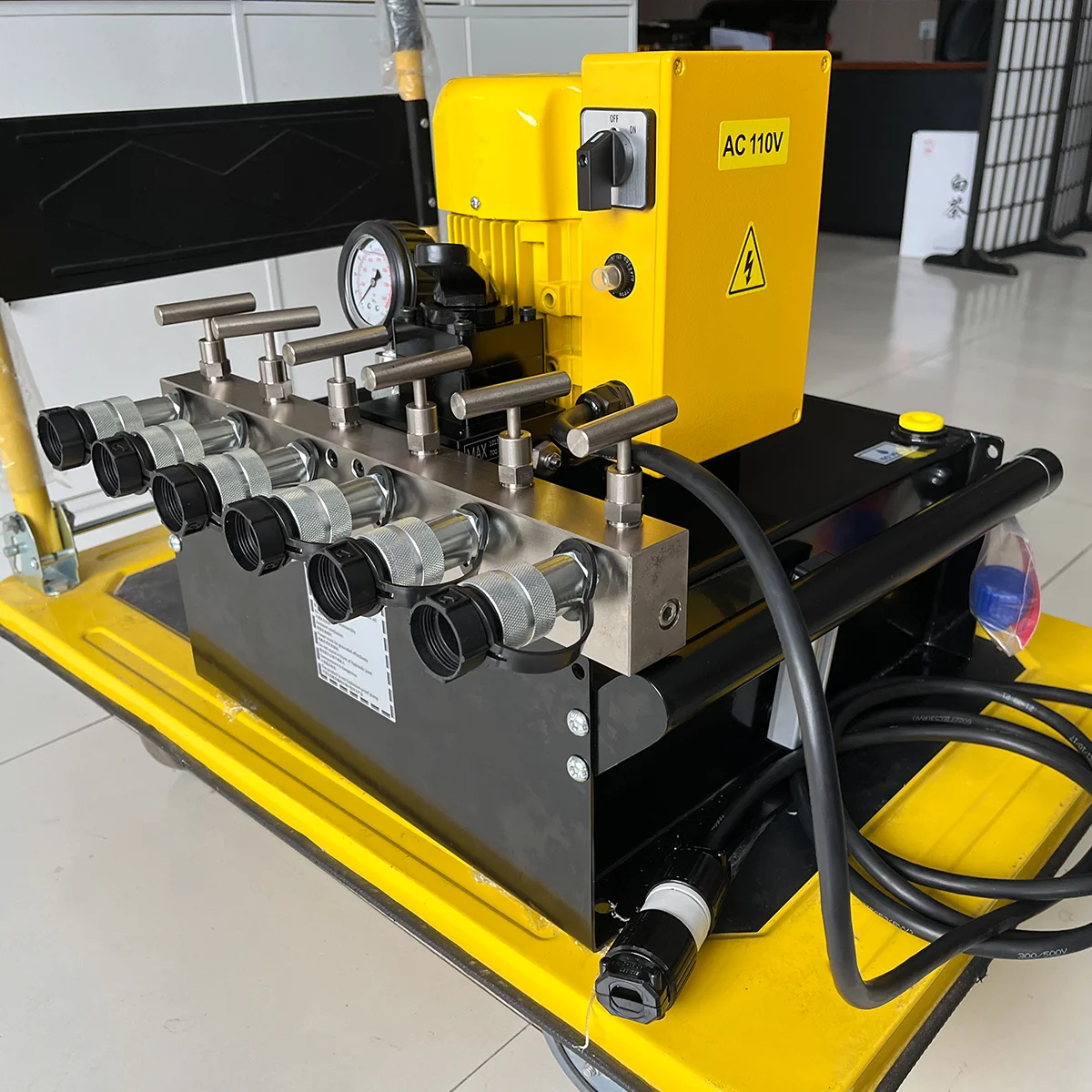 700 rod six-oil circuit single-acting electric hydraulic pump power supply set for 6 jacks to work together