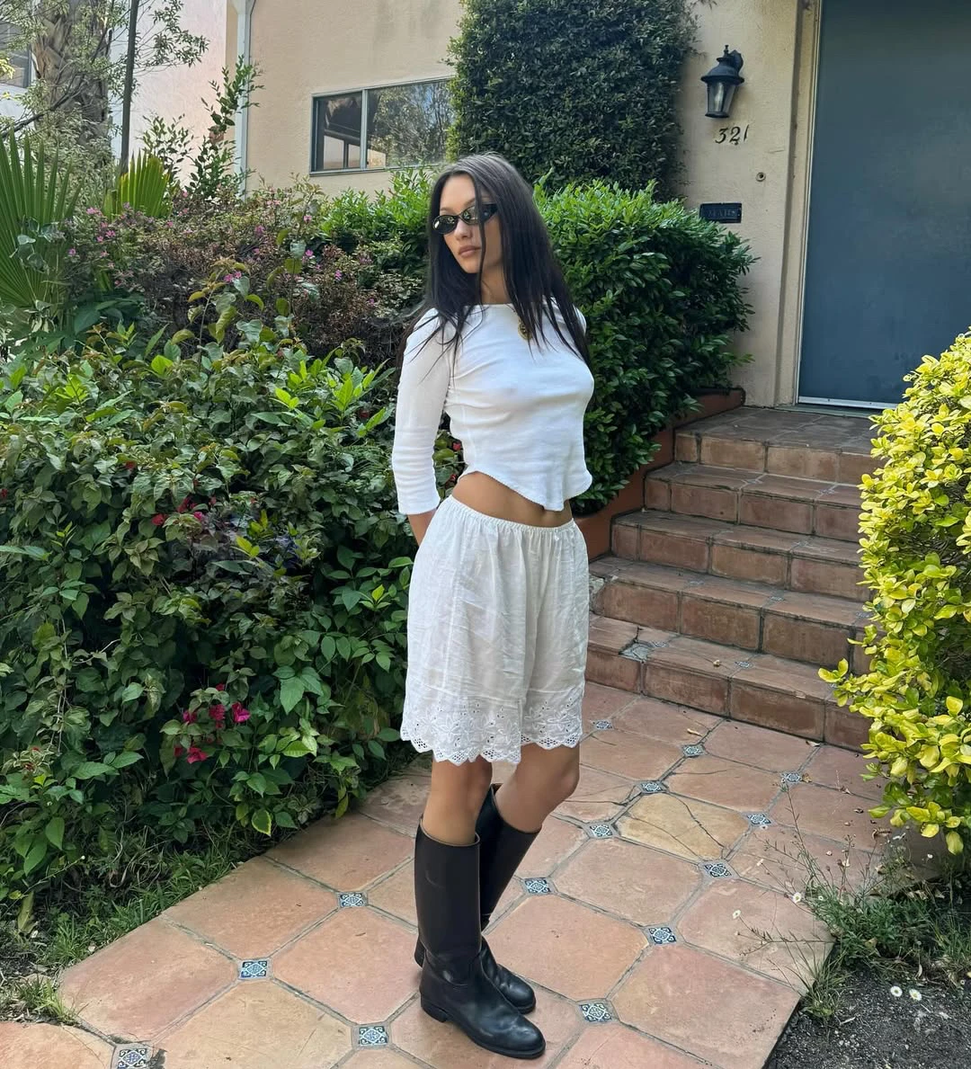 

Женская туника-топ серо-розового цвета с рукавами-колокольчиками и вырезом лодочкой 3, 4, длина, приталенная мода