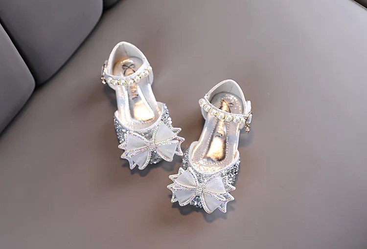 2026 Mädchen Lederschuhe Kinder Spitze Schmetterling Strass Perlen Verzierung Auftrittsschuhe Modische Hochzeitsschuhe für Kinder – Detail 9