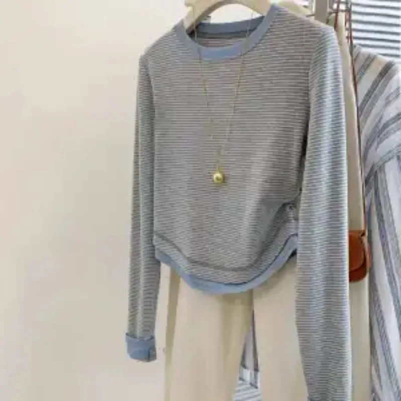 

Темпераментная полосатая футболка, женская дизайнерская цветная футболка с круглым вырезом, искусственный комплект из двух предметов, универсальный осенне-зимний нижний пуловер