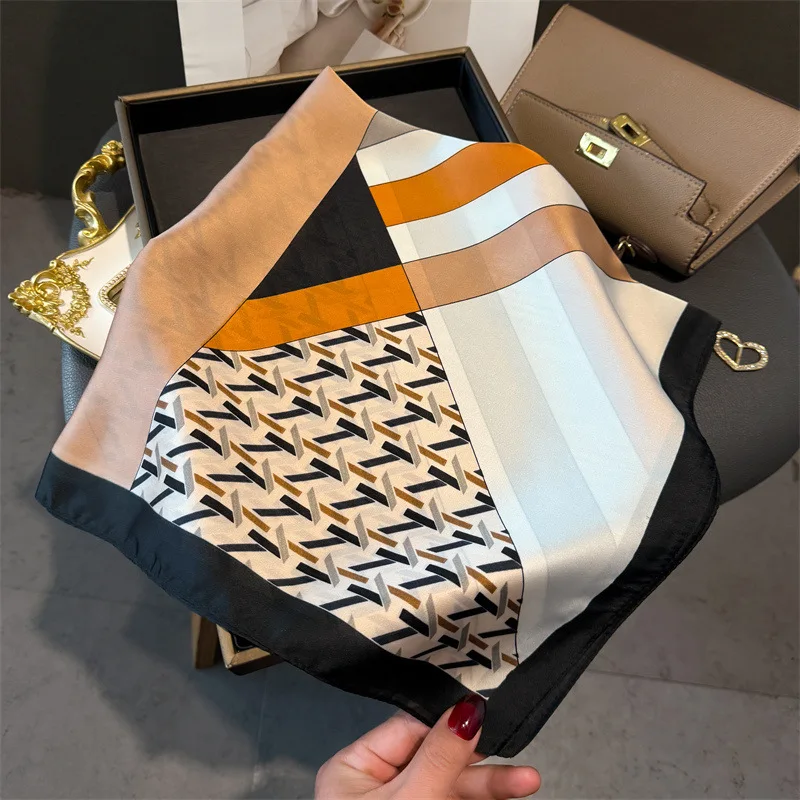 ผ้าพันคอสี่เหลี่ยมเล็ก 70 ซม. ผ้าคลุมศีรษะซาตินนุ่มพิมพ์เรขาคณิตป้องกันคอแฟชั่นอเนกประสงค์ผ้าพันคออุ่นคอ