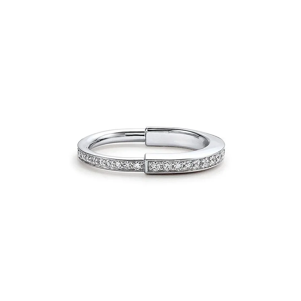 Fashion Simple Smooth Band Ring Waterproof Stainless Steel Finger Jewelry Stackable Minimalist Design for Ladies Daily Dating Birthday Anniversary Gift Ornament