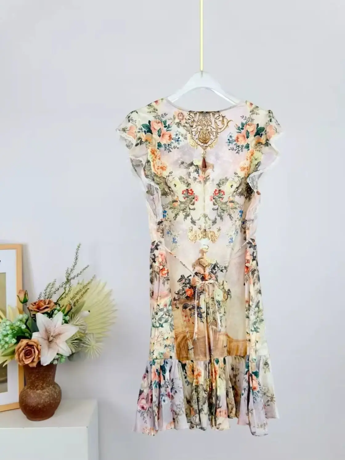 2026 New Women's Retro Printed Mini Robe Lotus Leaf Edge V-neck High Waist Fashion Dress