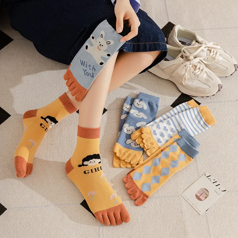 Calcetines transpirables de cinco dedos para mujer, medias de tubo medio absorbentes de sudor, con punta dividida, bonitos dibujos animados, para