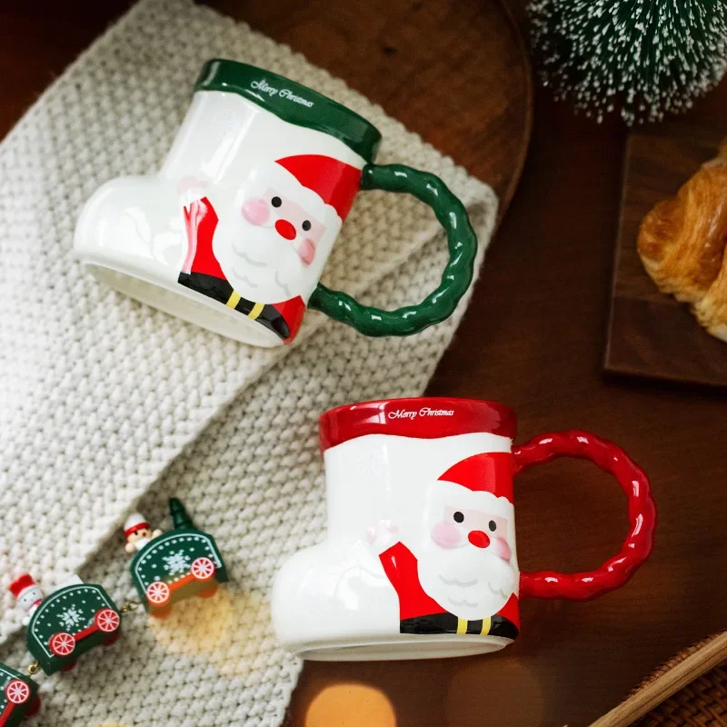 

Creative Christmas Sock Shaped Ceramic Mugs Cartoon Cute Coffee Cups with Lids Office Afternoon Tea Cup Christmas Birthday Gifts