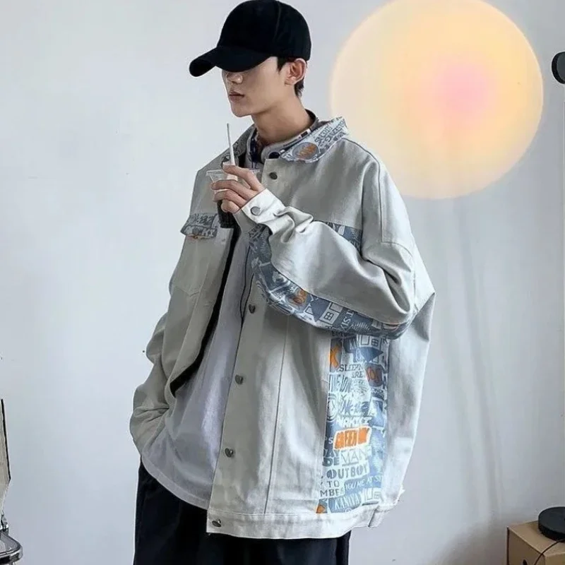 

Осенние джинсовые куртки на пуговицах, мужские дешевые цены, стильная тканевая роскошная верхняя одежда, свободная дизайнерская потертая ковбойская куртка Y2k для мужчин