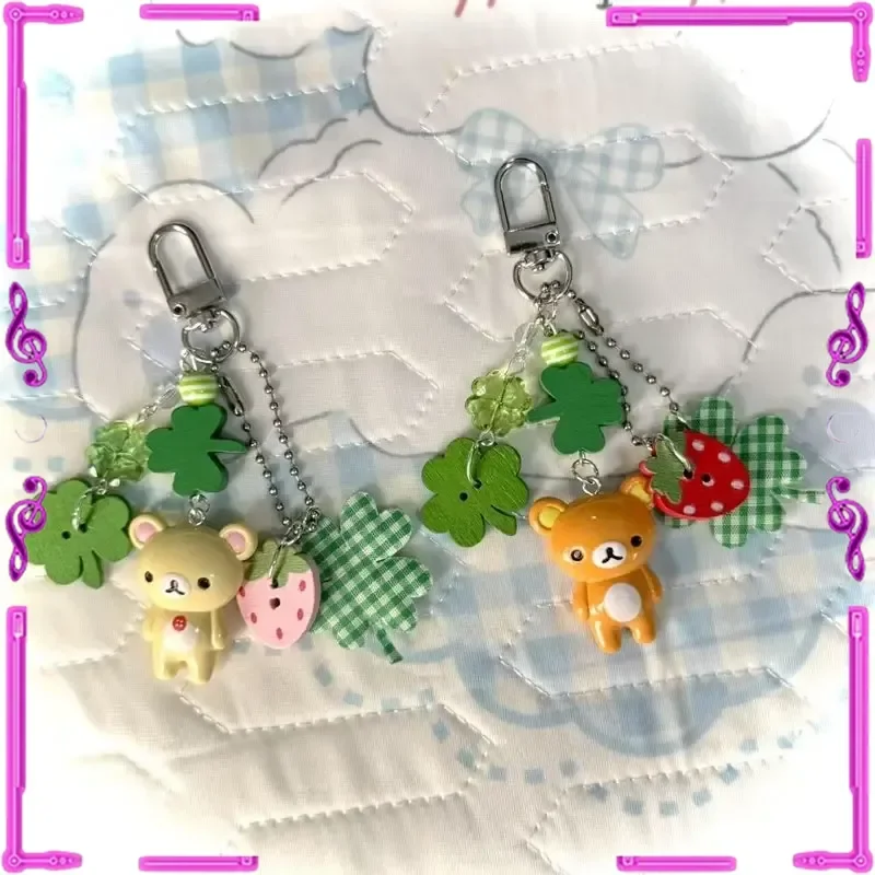 Llavero de Resina Hecho a Mano Rilakkuma con Trébol y Fresa, Estilo Vintage Kawaii Y2K, Correa para Celular, Colgante para Bolso, Regalo