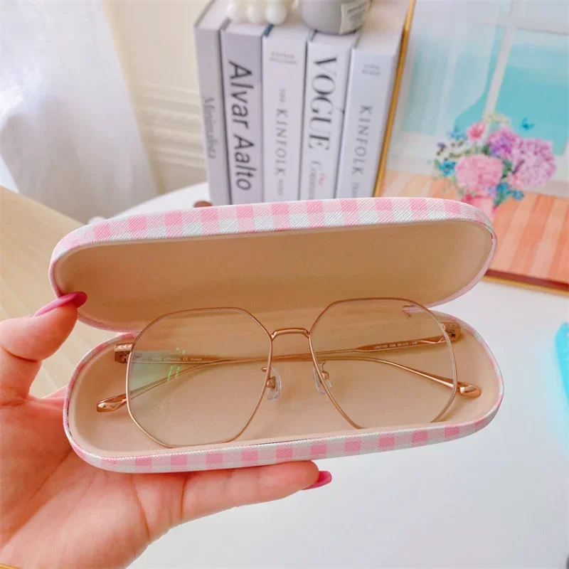 Sanurgente-Boîte de rangement pour lunettes Hello Kitty, étui à lunettes de soleil à coque rigide portable, porte-lunettes anti-pression pour femme,