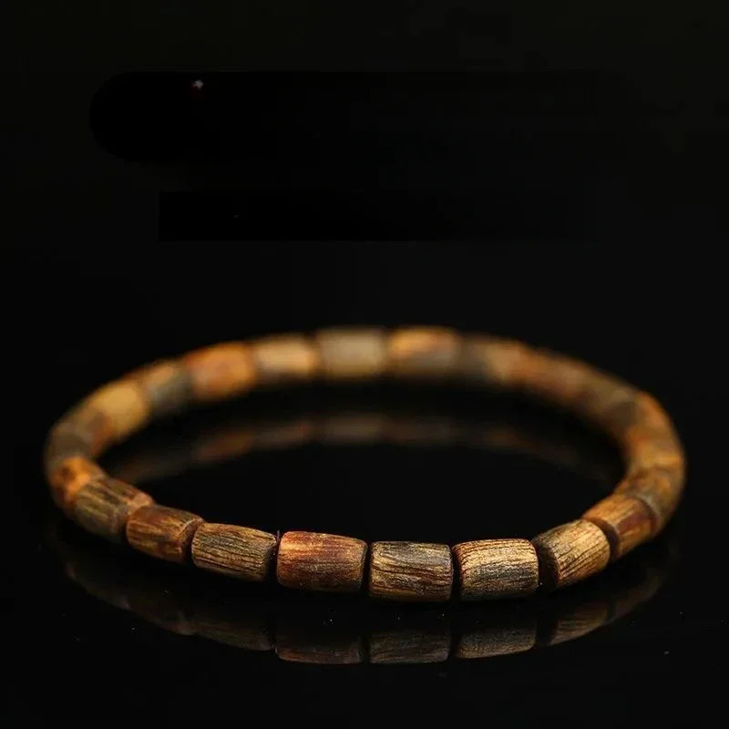 

Natural Yingge Green Qi Nan Agarwood with the shape of the bead bracelet for men and women with the rosary bracelet gift