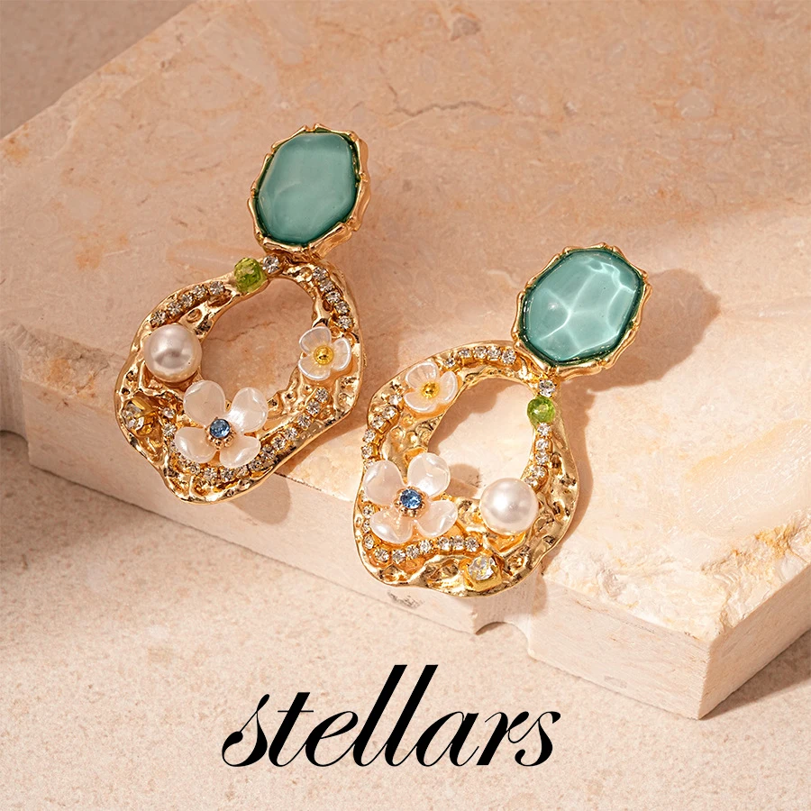 

Retro Glittering Acrylic Diamond-Studded Flower Geometric Silver Stud Earrings High-End Niche Stylish Earrings for Women