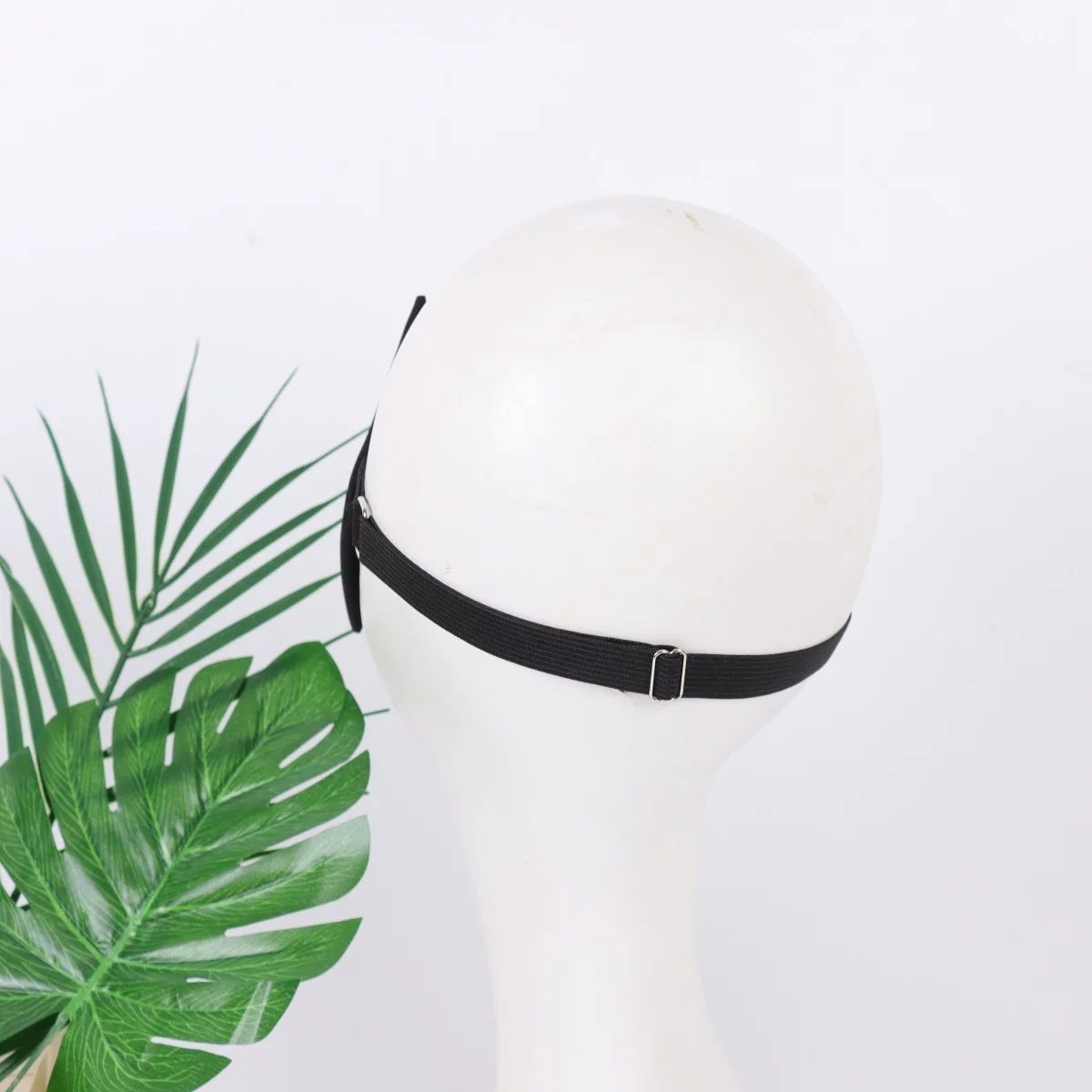 1 Stück Halbgesichts-Katzenaugen-Kostümmaske für Damen, schwarze Katzenmaske aus Kunstleder für Maskerade, Halloween-Party und Cosplay – Detail 4