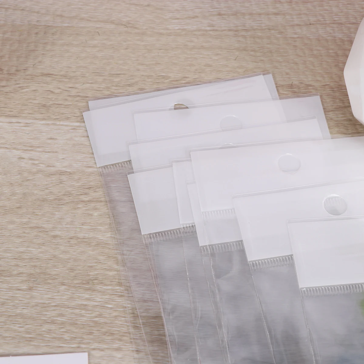 

400 Pcs Self-Seal Bags Earring Display Cards Jewelry Holder Kraft Paper Tags Earrings