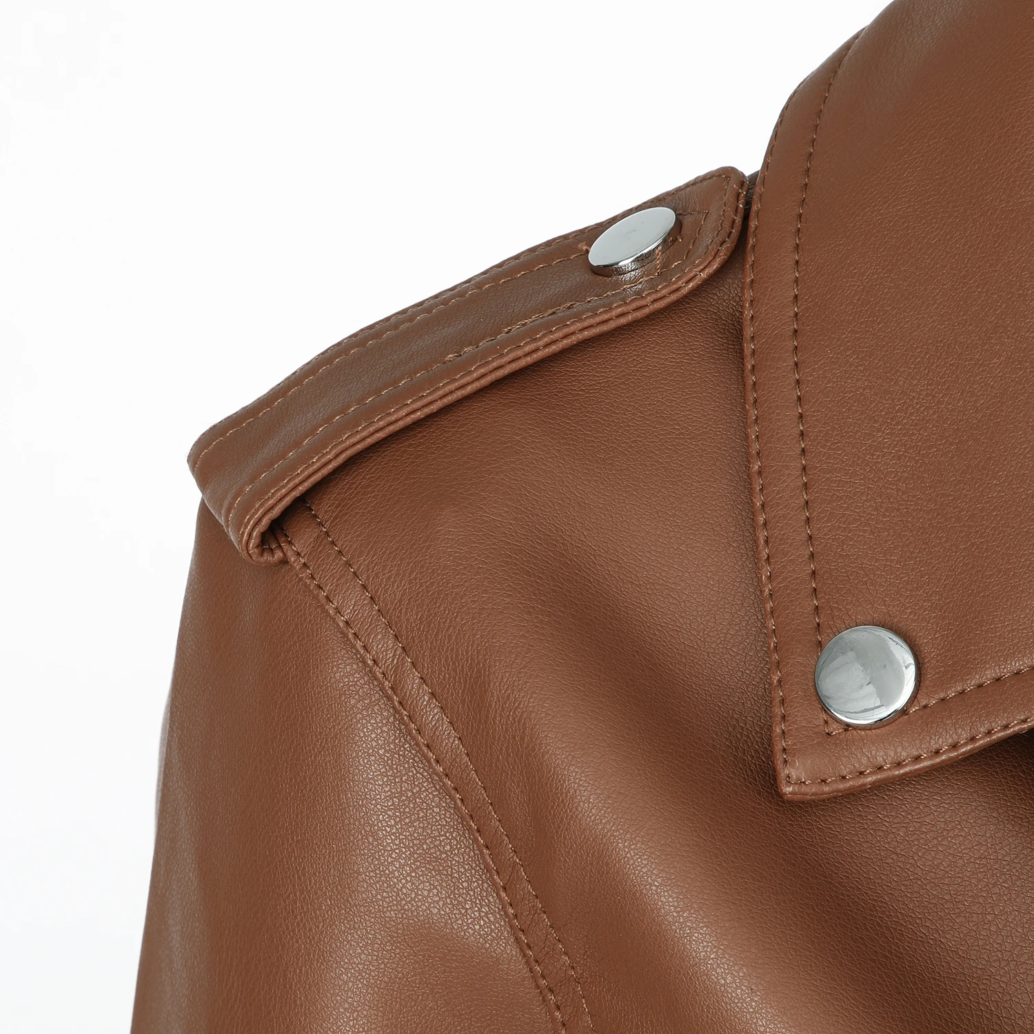 ​ ​   Jaqueta feminina de motociclista pu com cinto ajustável – costura traseira slim fit e detalhes prateados |     2 bolsos |     Marrom/Preto/Branco |     3 estações ​ ​