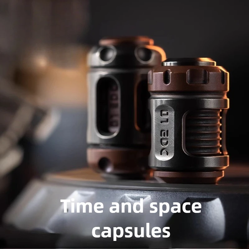 

01EDC Studio Time Space Capsule Механический металлический кулон с двойным подшипником Промышленная полая конструкция Настольная игрушка на кончиках пальцев