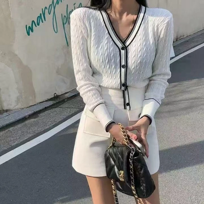 

2025 Autumn Korean Twists Slim Fit Knitted Cardigan Sweater Women Fashion V-Neck Contrast Color Long Sleeve Knitwear Tops Jumper