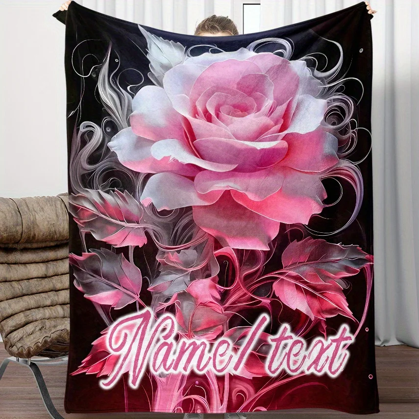 بطانية من الفلانيل الوردي ذات اسم مخصص، ناعمة وخفيفة الوزن مع تصميم الأزهار للأريكة والسرير والسفر والتخييم #2