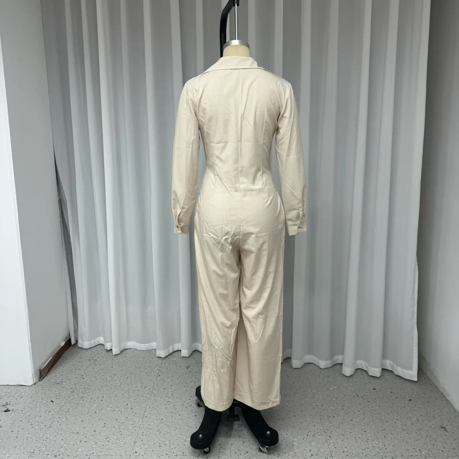 Jumpsuitผู้หญิง 2024 ฤดูใบไม้ร่วงเดินทางแฟชั่นTurn-DownคอยาวแขนยาวลําลองJumpsuitsใหม่หญิงOneชิ้น