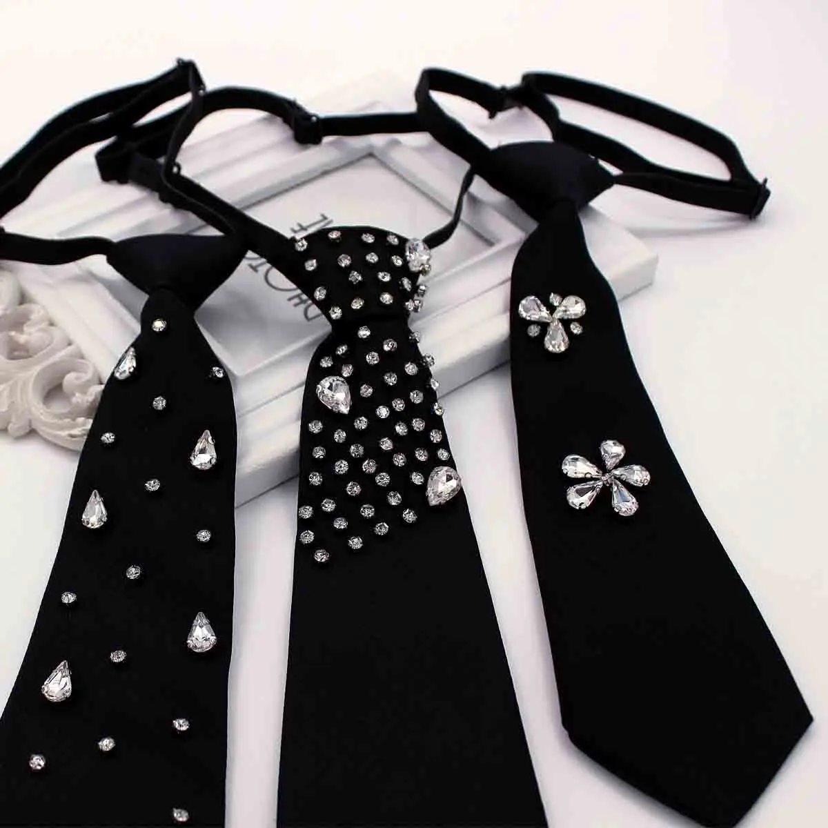 Korean version niche tie zipper style college style student diamond black tie women's fashion versatile JK shirt small tie