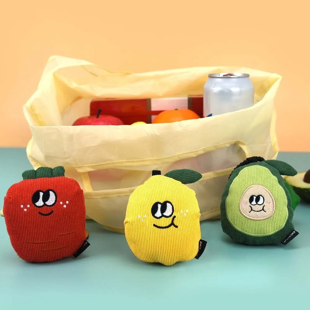 Ciondolo a forma di cartone animato con borsa per la spesa Velluto a coste multifunzionale Custodia pieghevole ecologica per bambola Portachiavi con frutta in peluche carino da viaggio