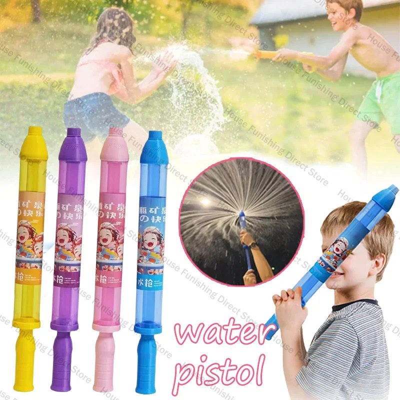 

Фотосъемки под уличными фонарями с водными фейерверками и забавными водяными пистолетами для незаменимой атмосферы отдыха с креативным реквизитом