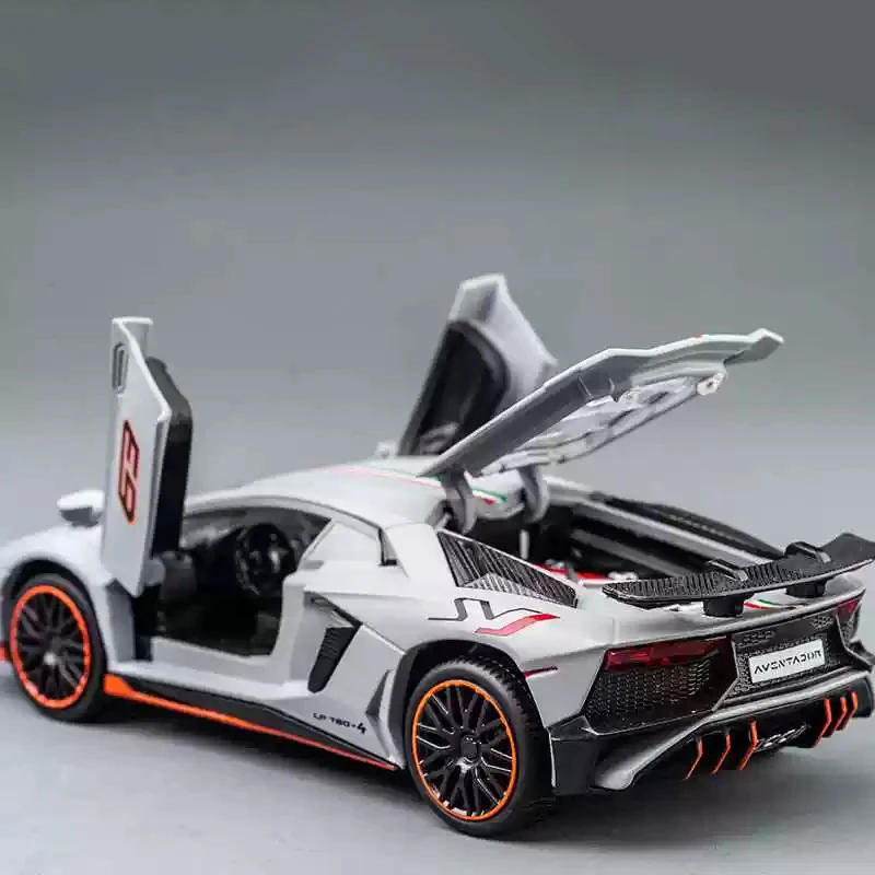 

1:32 Lambor Aventador SVJ LP780-4 Модель спортивного автомобиля Моделирование звука и света Ремень Базовая коллекция Детские игрушки Подарки для мальчиков