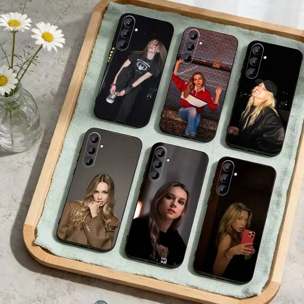 E-Ester Exposito Ph…