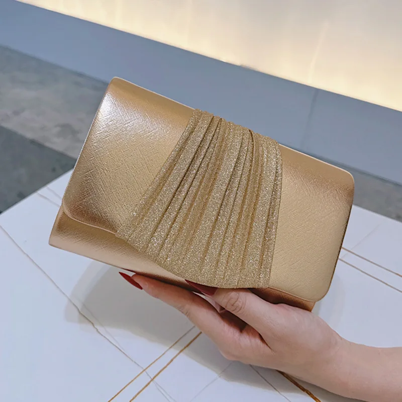 Pochette da sera piccola dorata per donna, borsa da ballo alla moda, borsa a tracolla con tracolla a catena in metallo Femme Cena Bolsa