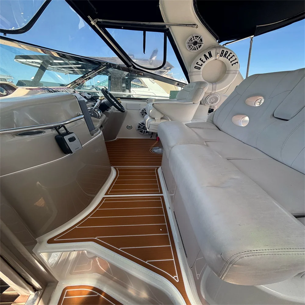 แผ่นรองพื้นเรือ Sea Ray Sundancer 400 ปี 1998-1999 สำหรับพื้นที่อาบน้ำและห้องนักบิน ทำจากวัสดุ EVA ลายไม้สัก แบบ SeaDek Gatorstep ติดตั้งง่ายด้วยกาวในตัว d8m5dg4