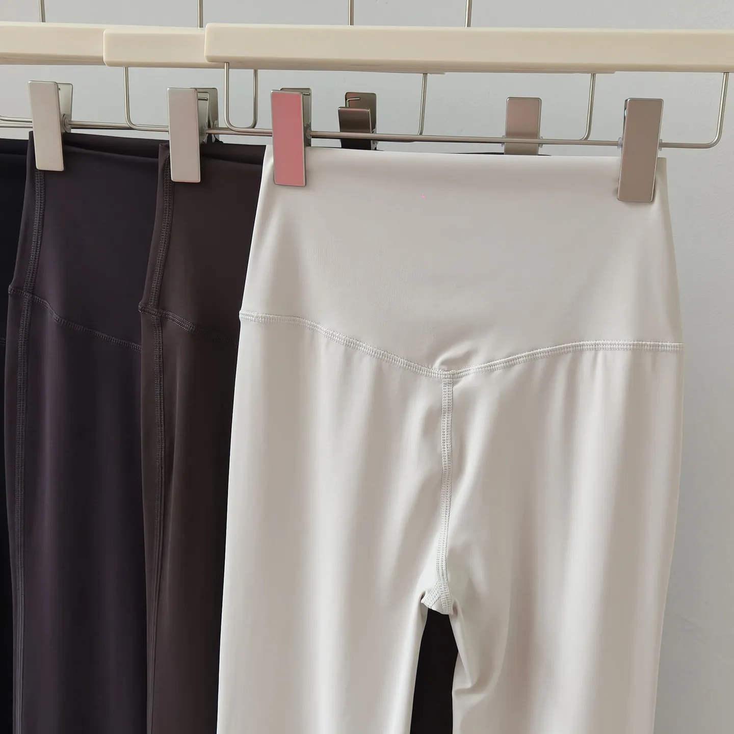 Yoga-Hosen für Damen, hautfarben, hoch geschnitten, mit Hüftformendem Effekt, weite Beine, Tanz- und Sportleggings, atmungsaktiv, für Training und Fitness. – Detail 3