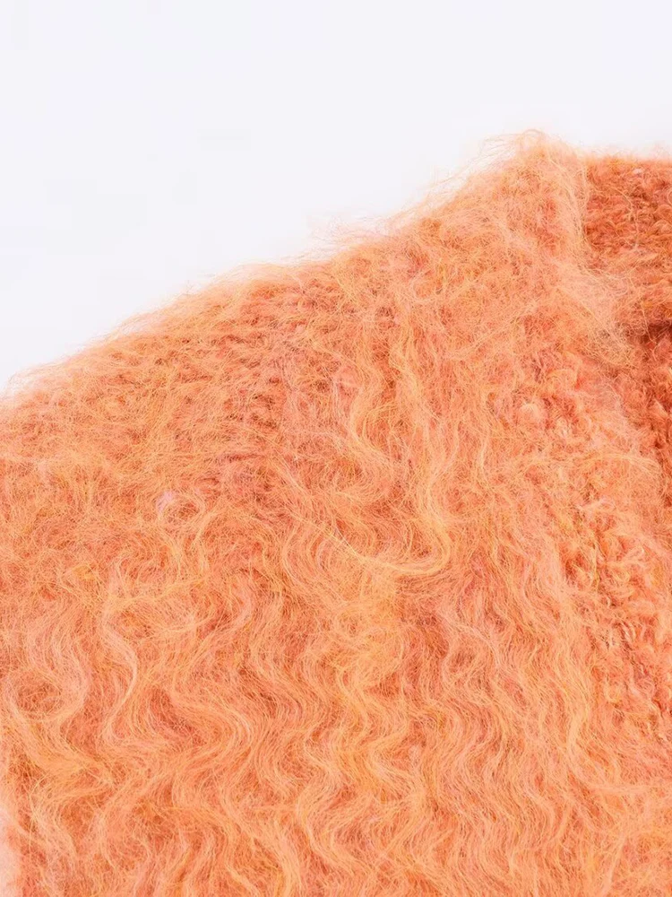 Nuovo gilet alla moda da donna in stile europeo, versatile ed elegante, cardigan lavorato a maglia dai capelli lunghi in tinta unita.