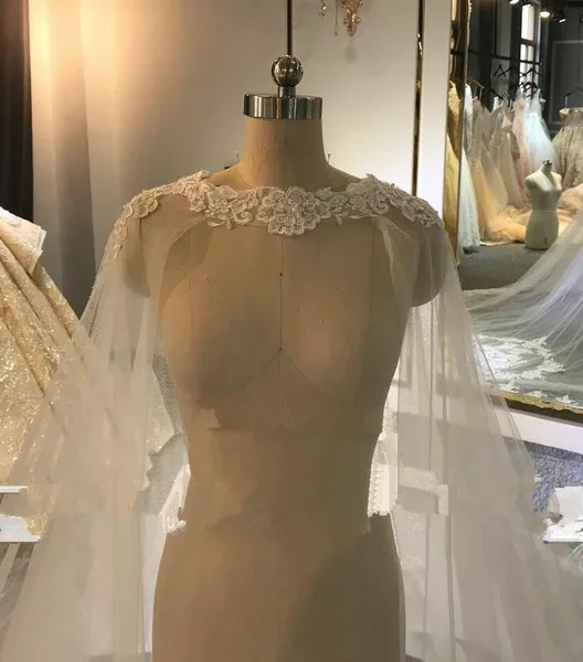 Jubah Pernikahan Putih Gading Tulle Aksesori Pengantin Pernikahan Cape Veil Wanita Membungkus Mode Selendang Pengantin Membungkus Cape Gaun Kustom