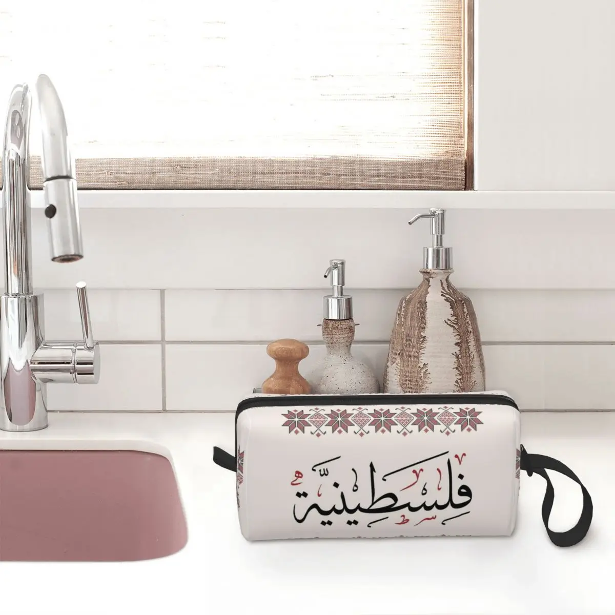 Palestine Women Backbone Of Resistance Palestine Arabic Makeup Bag Travel Cosmetic Bag for Men Women Toiletry Bag Dopp Kit