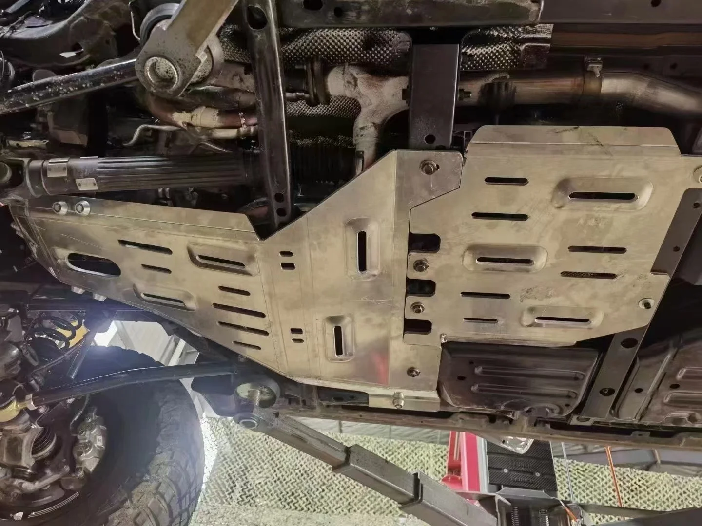 

AstronautAluminum 8mm Engine Cover for Jeep Gladiator 2020+