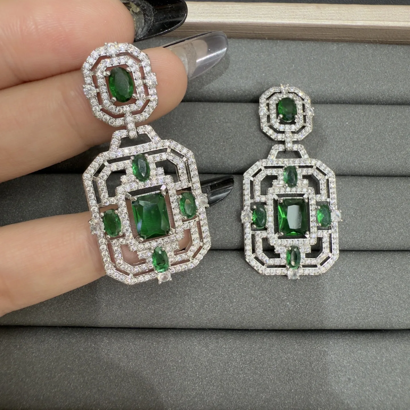 

Fashion Cubic Zirconia Earrings for Women Vintage Jewelry Gala Event Party Dangling Earrings Red Green Square Drop